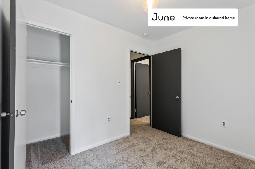 Building Photo - Room in Shared 5 bed/2 bath home