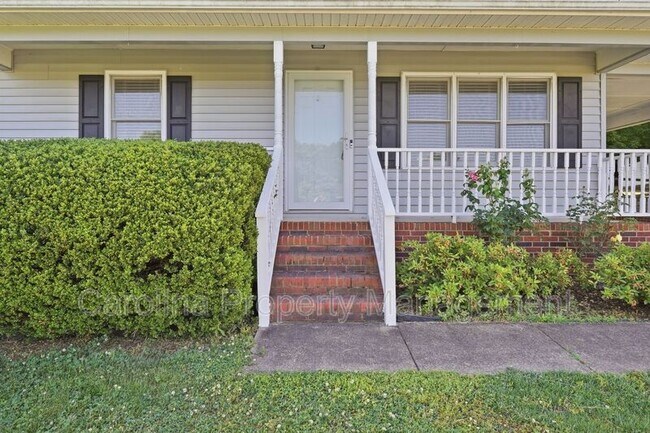 Building Photo - 1607 McFarland Dr