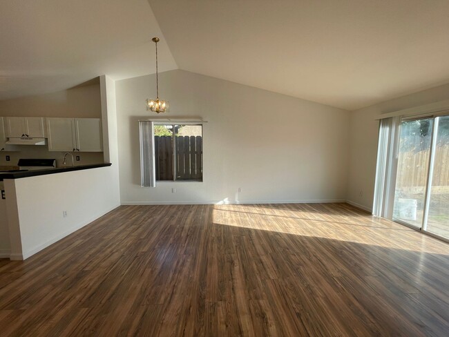 Building Photo - 1028 Grackle Ct