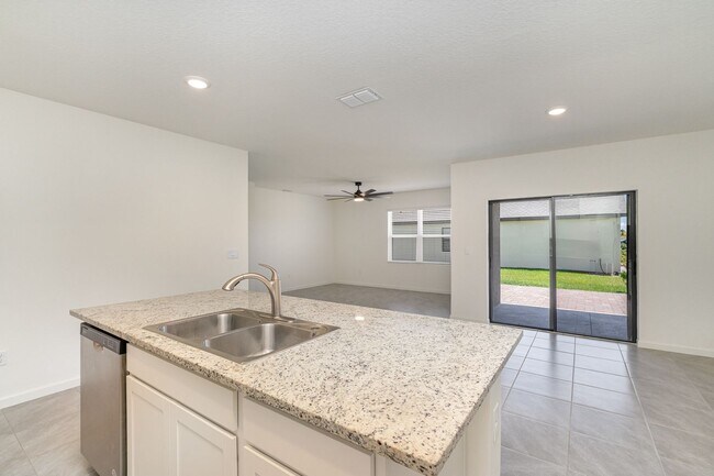 Building Photo - 6714 Topaz Dr