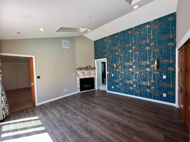 Building Photo - Spacious 4-Bedroom Retreat Just Steps from...