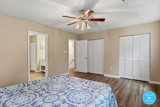 Building Photo - 5738-5733 3 Oaks Dr