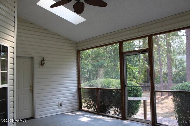 Building Photo - 929 Cardinal Pl