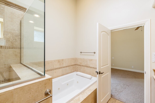 Building Photo - 2104 Perry Ave