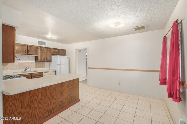 Building Photo - 516 W 9th St