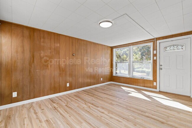 Building Photo - 524 Gerald Pl