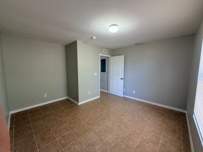 Building Photo - 3 bedrooms and 2 baths! FRESHLY RENOVATED!