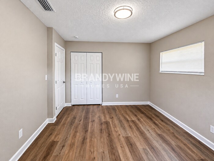 Building Photo - 5649 Falcon St W