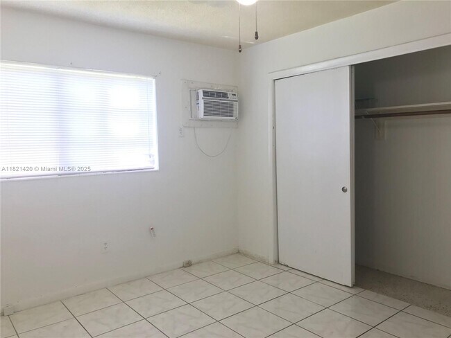 Building Photo - 2450 NE 188th St