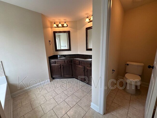 Building Photo - 1731 Edenburg Way