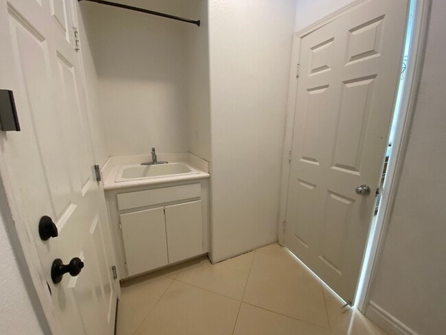 Building Photo - *Move in Special*2 story 4 Bedroom Home located in Amber Woods Community