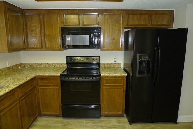 Building Photo - 14223 Whitecross Dr