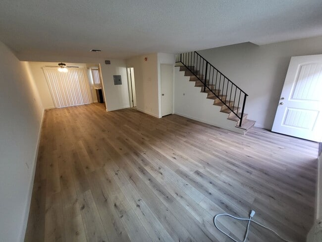 Building Photo - 4392 Green Ave