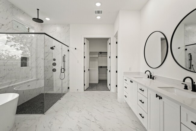 Building Photo - 3607 Wellborn Dr