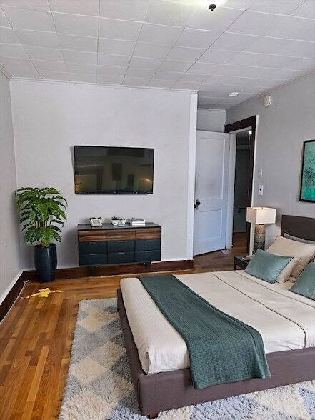 Building Photo - 263 Elm St