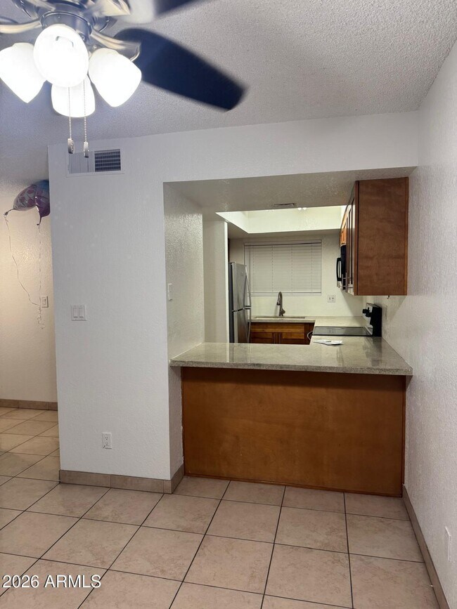 Building Photo - 1545 E Sahuaro Dr