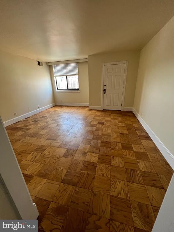 Building Photo - 3800 Fairfax Dr