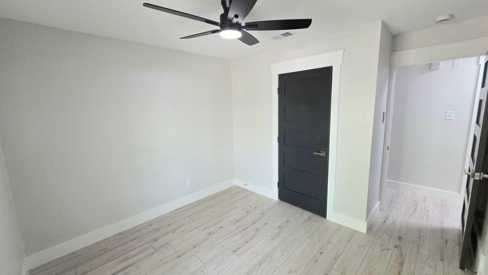 Building Photo - 411 Woodcrest Way