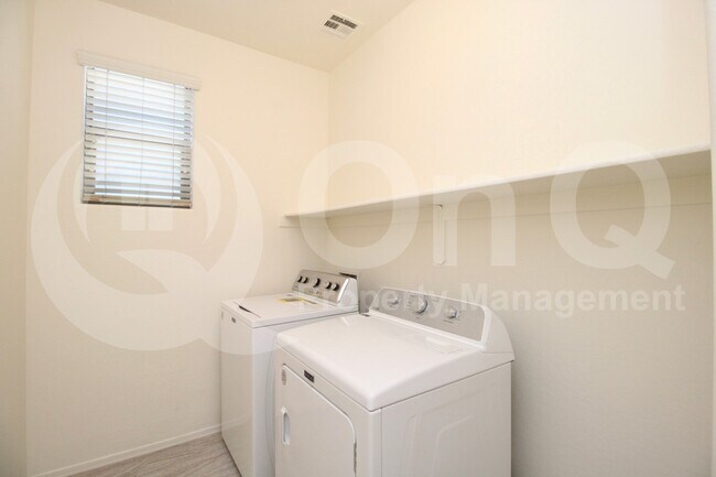 Building Photo - 3834 E Santa Fe Ln