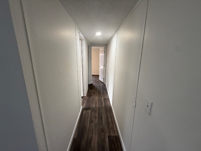 Building Photo - 80 Redwood Ln