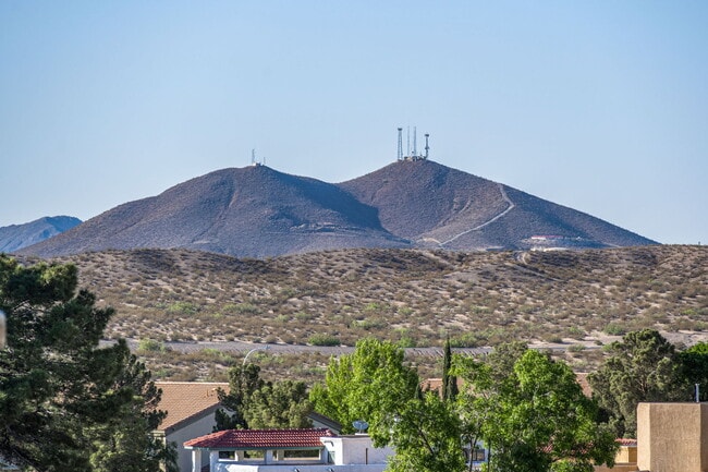 Building Photo - 2353 Saturn Cir