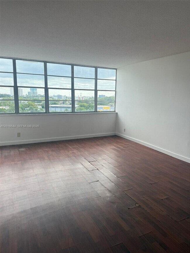 Building Photo - 2025 NE 164th St