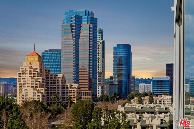 Building Photo - 2222 Ave of the Stars