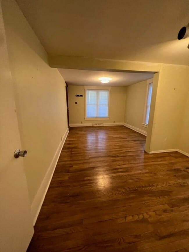 Building Photo - 536 Detroit St