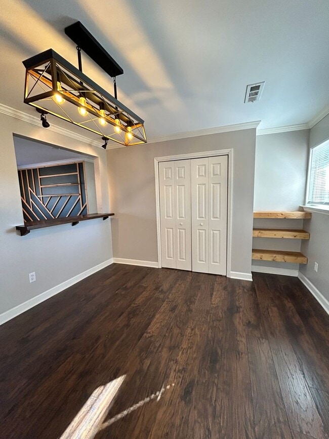 Building Photo - Charming & Spacious 3 Bed | 2 Bath Home | Updated w Large Yard!