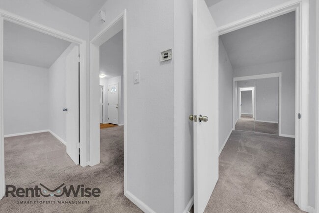 Building Photo - 2406 Kehoe Ave