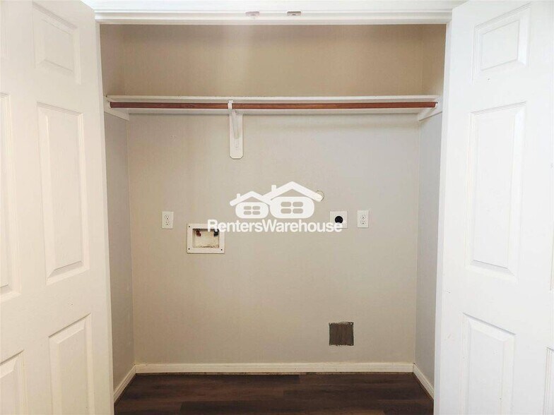 Building Photo - 4075 Mossy Spring Ln