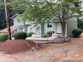 Building Photo - 2 Bedroom, 1.5 Bathroom Townhouse in Port ...