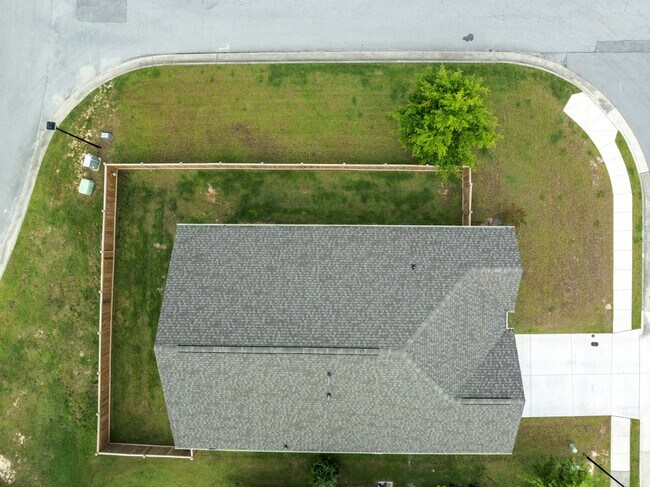 Building Photo - 400 Louisia Mae Way