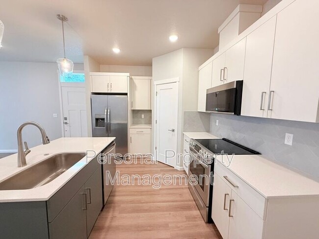 Building Photo - 16336 NE 21st St