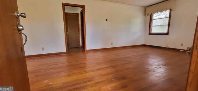 Building Photo - 2835 Lake Harbin Rd