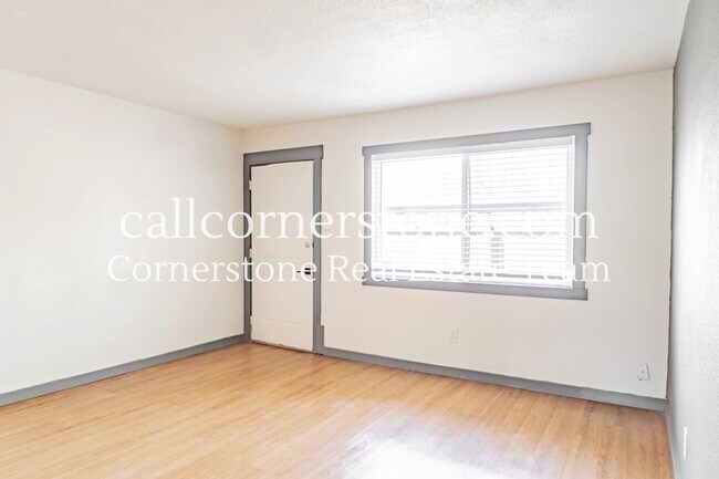 Building Photo - 940 S Arcadia St