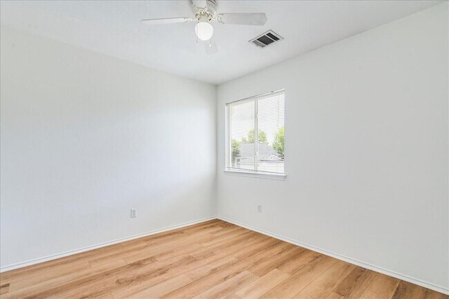 Building Photo - 140 Schmidt