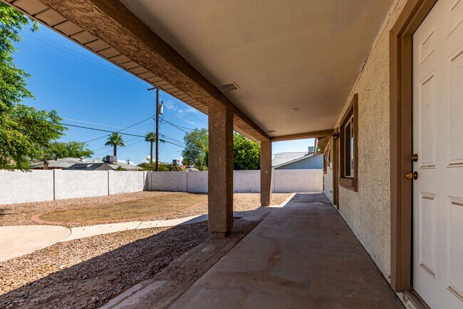 Building Photo - 3-Bedroom, 2-Bath Home with Spacious Backy...
