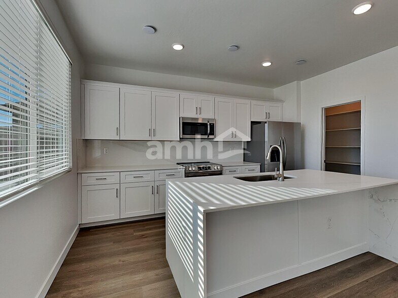 Building Photo - 9715 W Parkway Dr