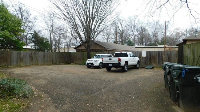 Building Photo - Charming 1 Bedroom, 1 Bath Upstairs Apartment