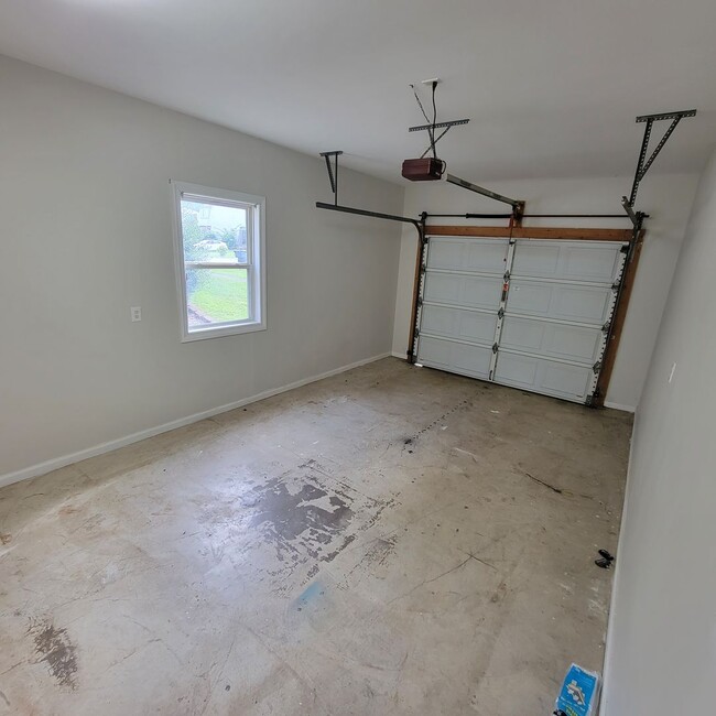Building Photo - 3 Bedroom, 2 Bathroom Rental With Garage