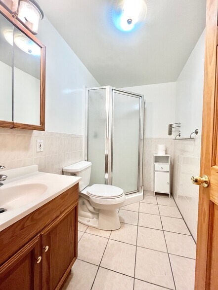 Building Photo - 148 Thorndike St