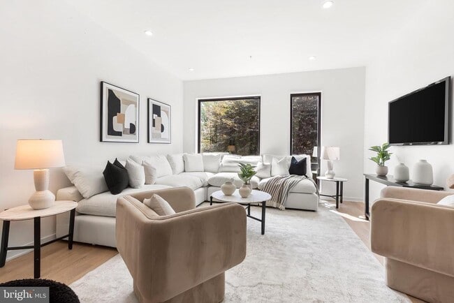 Building Photo - 261 Delmar St