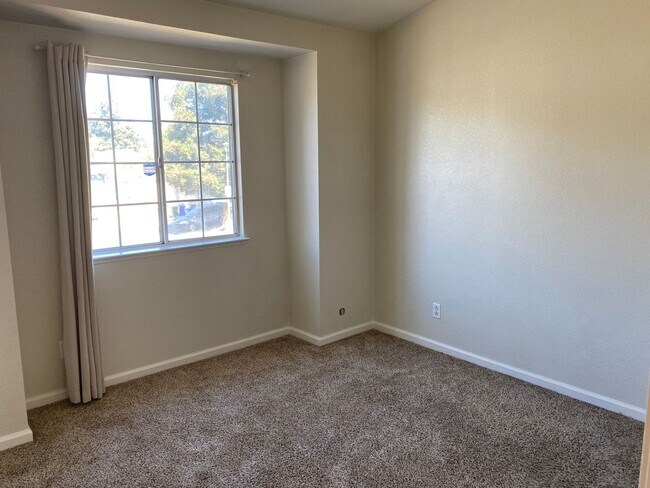 Building Photo - 8765 Clay Glen Way