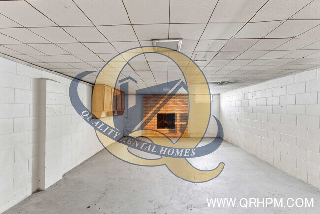 Building Photo - Available Now! - 3 Bedroom, 1 Bathroom in ...