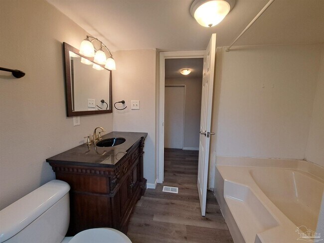 Building Photo - 2821 Hillcrest Ave