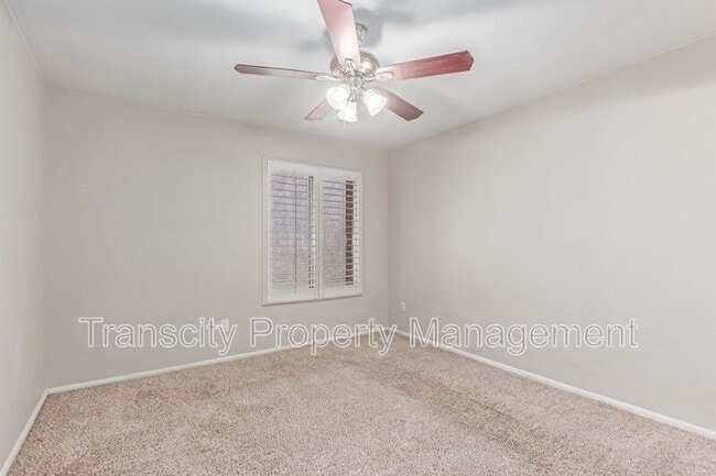 Building Photo - 10610 S 48th St