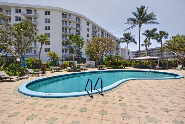 Building Photo - 2851 S Ocean Blvd