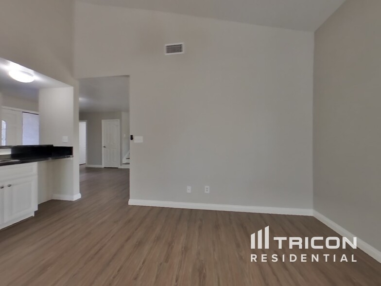 Building Photo - 41412 Yancey Ln