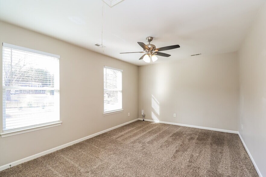 Building Photo - 8504 Old Potters Rd